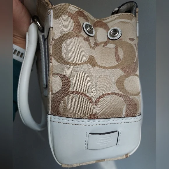 Coach Signature hand Bag - Picture 8 of 9